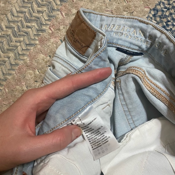 American Eagle Jean shorts- Light wash, high waisted stretch, size 6 - Picture 3 of 6